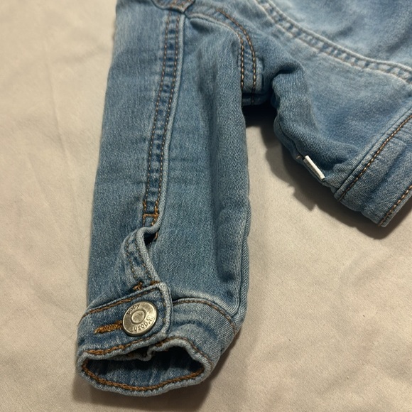 OshKosh B'gosh - denim jean jacket. Size 9 months - Picture 5 of 5
